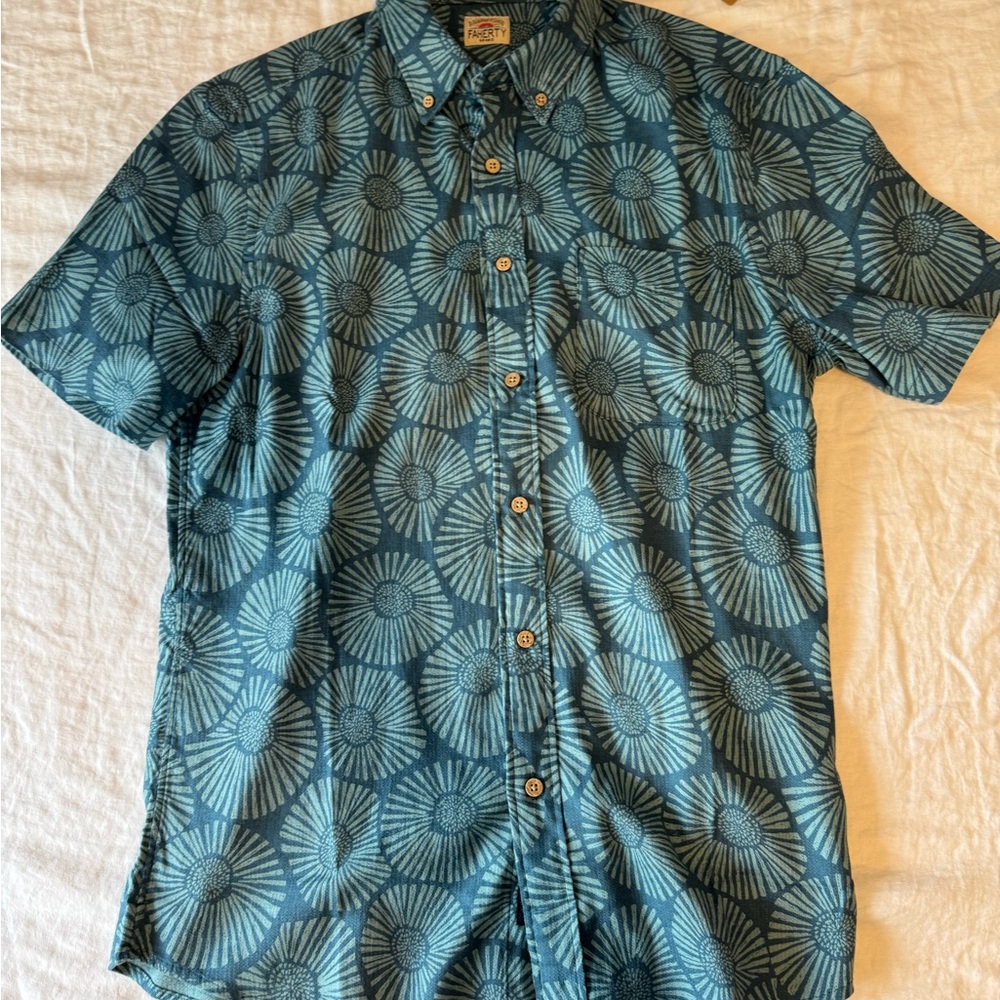 Faherty Short Sleeve Breeze Shirt - Stormy Sea Floral / M